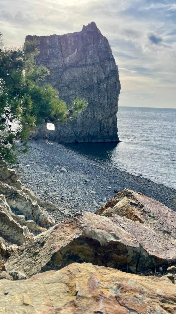 Терренкур из Джанхота к скале Парус